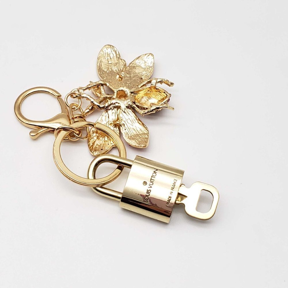 LV Authentic Gold Lock & Key 🔑 Luxury Bag Charm w/ Unbranded Keychain - Picture 4 of 8